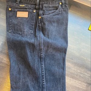 WRANGLER COWBOY CUT IN BLACK 35x34